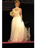 Robes de mariée défilé au salon du mariage pasino st Amand
